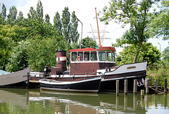 A trip with the steam tug Adelaar: Dickie with a Kromhout engine