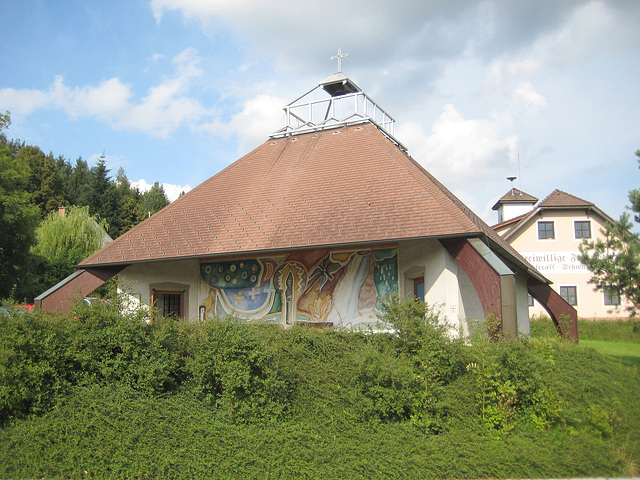 Klausen-Leopoldsdorf, die Kirche in Hochstraß