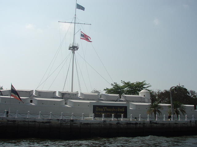 Bangkok - longtail boat trip through canals