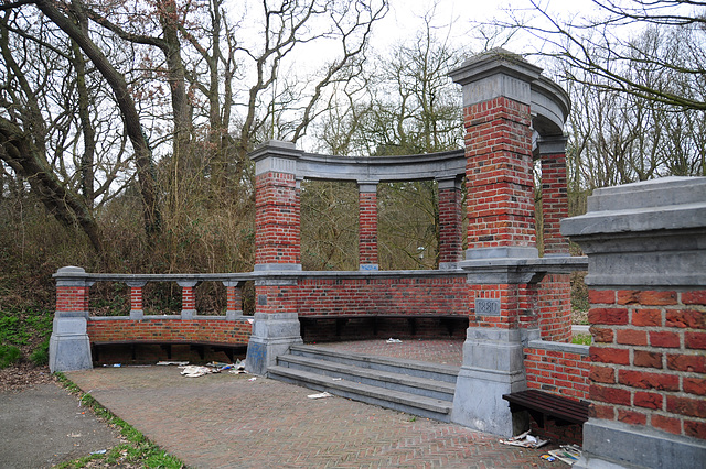 Monument for the 19th century writer and actor J.J. Cremer