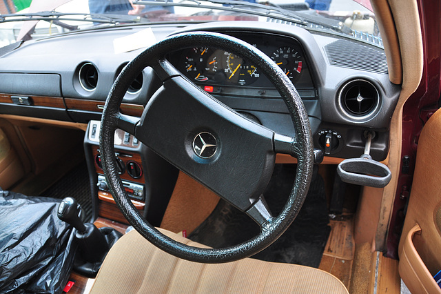 Right-hand drive Mercedes-Benz 200 T