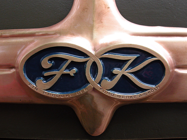 Oldtimer day in Emmen: Ford-Köln logo