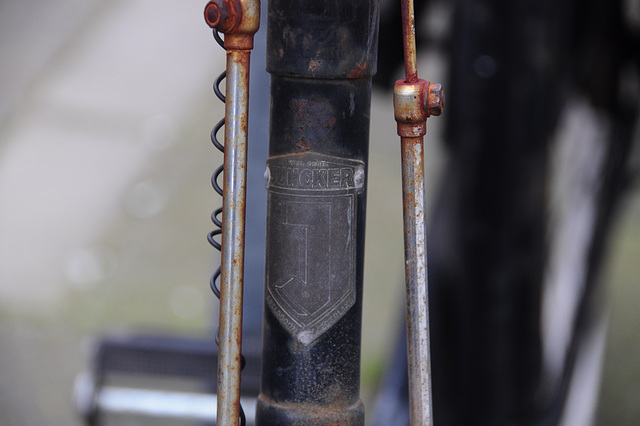 Old Juncker bicycle: nameplate