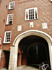 lincoln's inn gatehouse, london