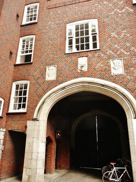 lincoln's inn gatehouse, london