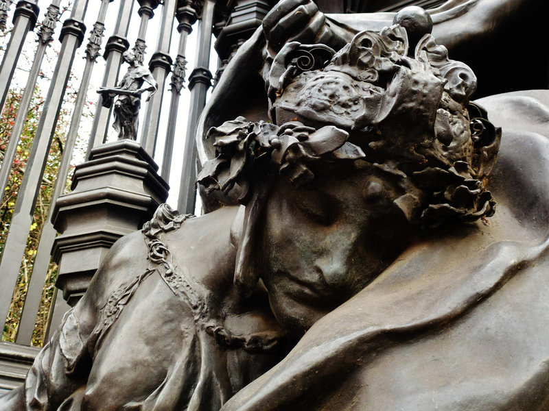 queen alexandra memorial, marlborough rd., london