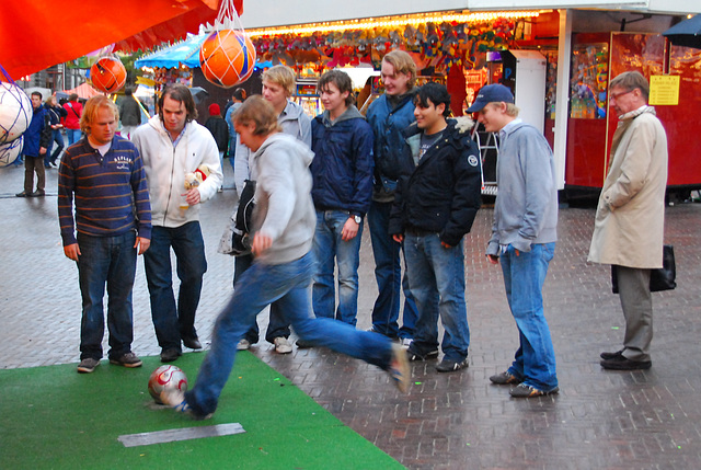 Leiden's Relief festivities 2008: footy boys
