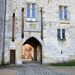 Porte médiévale du Château de Courtanvaux - Sarthe