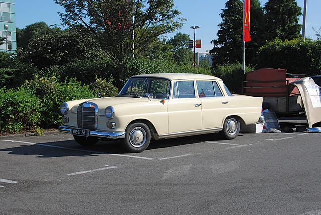 Mercedes meeting: 1964 Mercedes-Benz 190 D