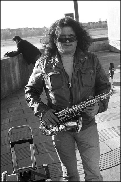 Düsseldorf Rhein Saxophonist