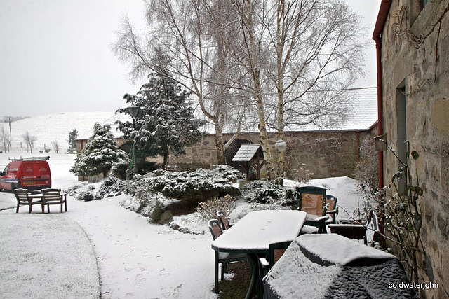 Breakfast in the courtyard is cancelled this morning!