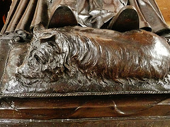 all hallows barking, london,dog on tomb effigy of tubby clayton, founder of toc h,  1972, fibreglass by cecil thomas