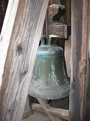 Kleine Glocke im Turm der Kirche von Eggen
