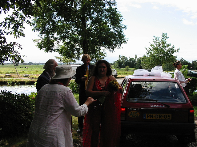 bridal car arriving