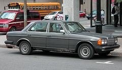 The Mercedes-Benz W123 in Canada: 300D Turbodiesel in Montreal