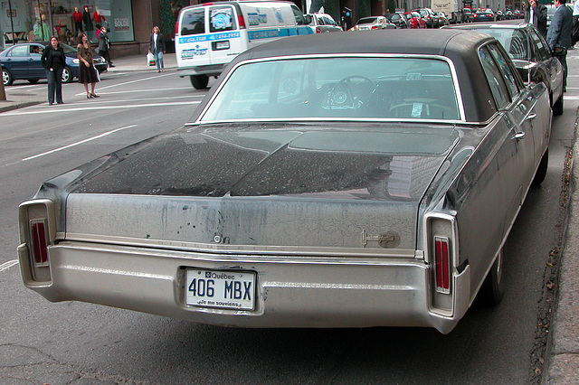 Cars in Montreal: Dirty Oldsmobile 98