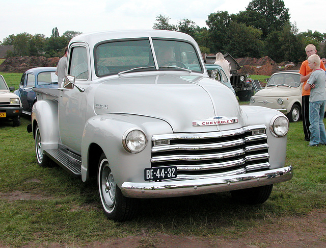 Oldtimer day in Ruinerwold (NL): 1947 Chevrolet Thriftmaster
