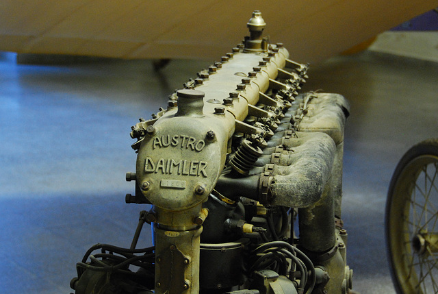 Heeresgeschichtliches Museum – Austro-Daimler aeroplane engine