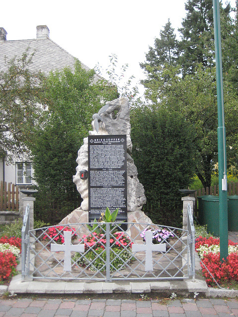 Klausen-Leopoldsdorf, Gefallenen-Denkmal