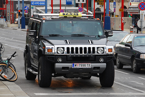 Cars in Vienna: Hummer taxi