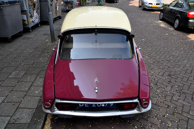 Bi-colour 1968 Citroën ID 19