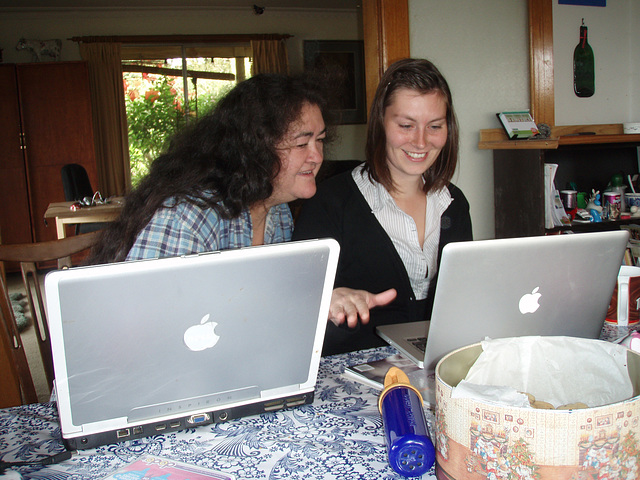 laptop girls at breakfast