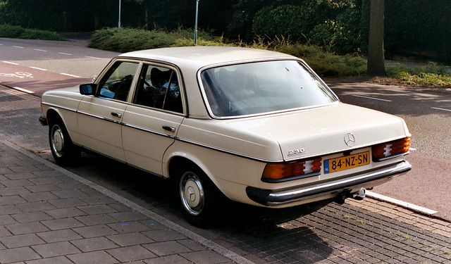 Mercedes-Benz 230