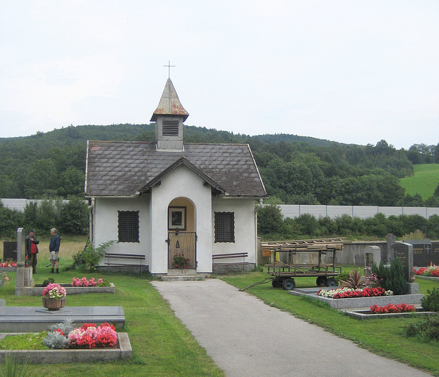 Klausen-Leopoldsdorf, Friedhof