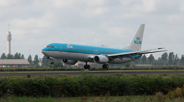 Landing KLM-Boeing 737 at Schiphol