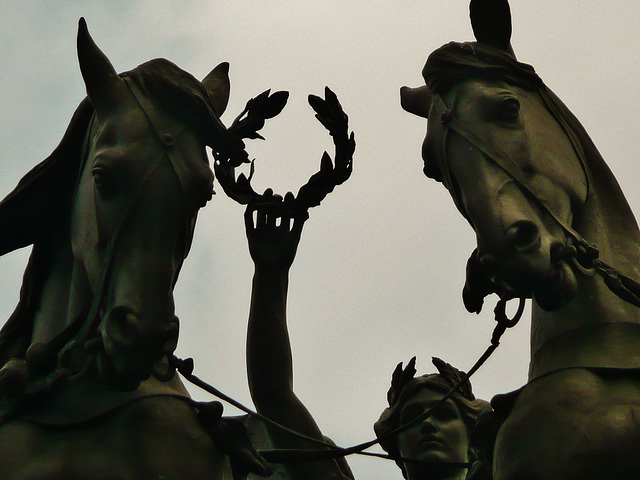 constitution arch, hyde park corner, london