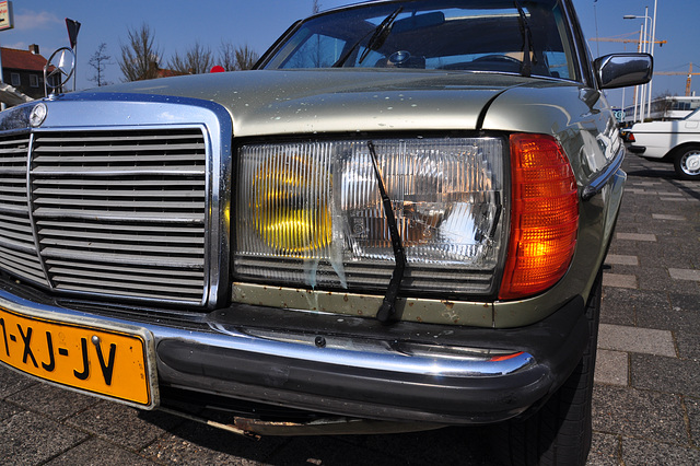 Working headlight wipers on a Mercedes-Benz W123