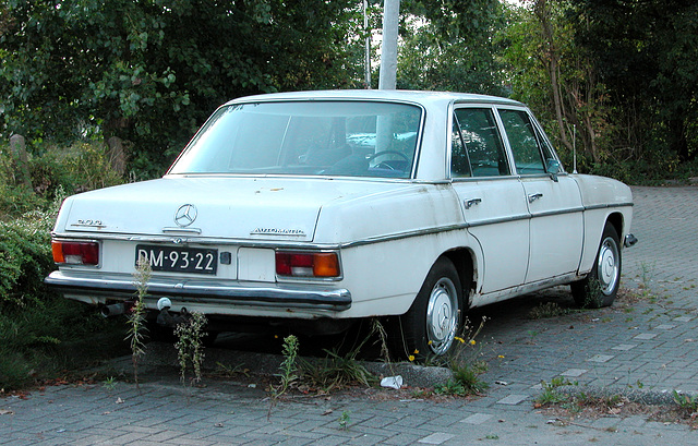 Mercedes-Benz 200