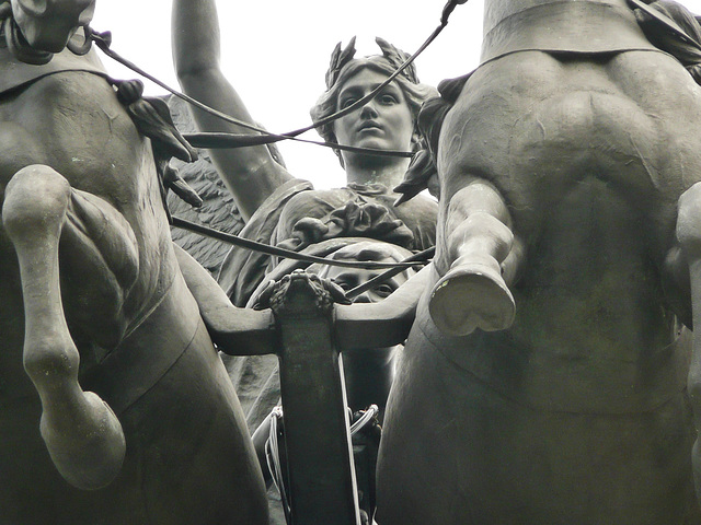 constitution arch, hyde park corner, london