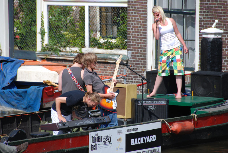 Floating music festival in Leiden: the band Backyard
