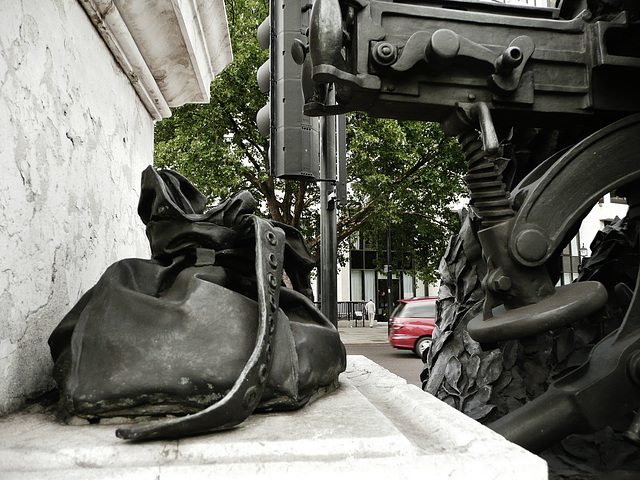 machine gun corps memorial, hyde park corner, london