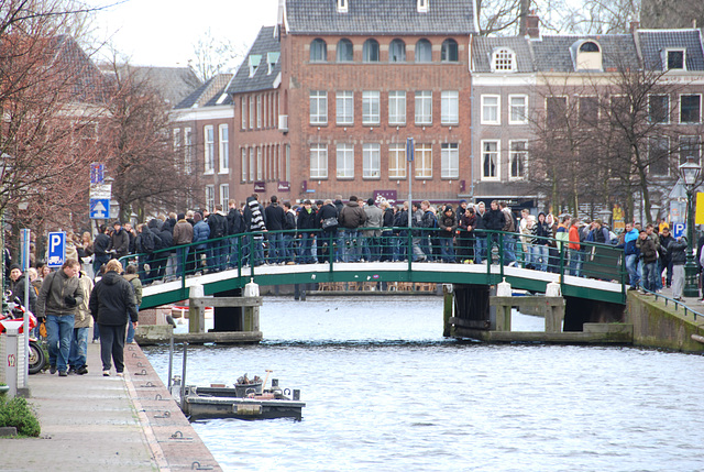 The Egg Riots in Leiden: Pupils capture the Chicken Bridge