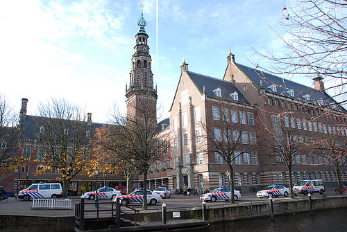 The Egg Riots in Leiden: Police protecting City Hall