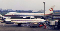 Boeing 747-146 JA-8116 (JAL) + Boeing 727 F-BOJE (Air France)