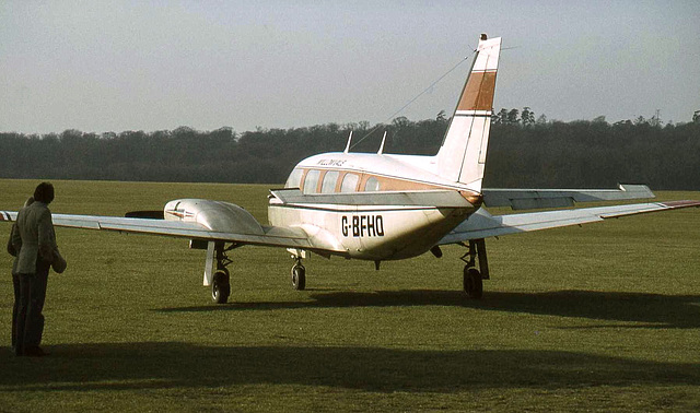 Piper PA-31-30 Navajo G-BFHO (Willowvale)