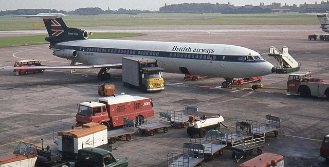 Hawker Siddeley 121 Trident 3 G-AWZN (British Airways)