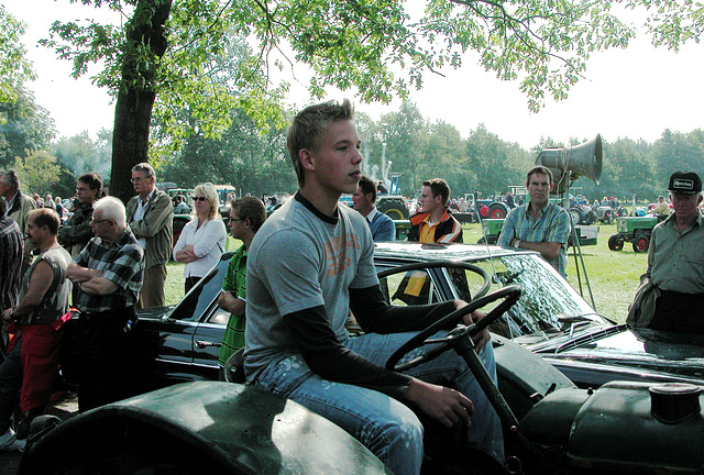 Oldtimer Day Ruinerwold: Start of The Tractor Parade