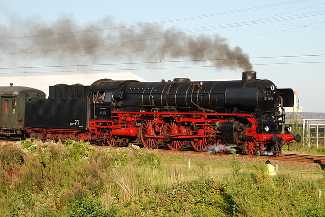 Celebration of the centenary of Haarlem Railway Station: Engine 01 1075 at Piet Gijzenbrug