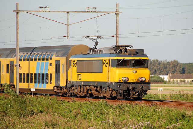 Celebration of the centenary of Haarlem Railway Station: Engine 1703 at Piet Gijzenbrug