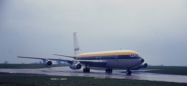 Boeing 720 G-AZFB (Monarch)