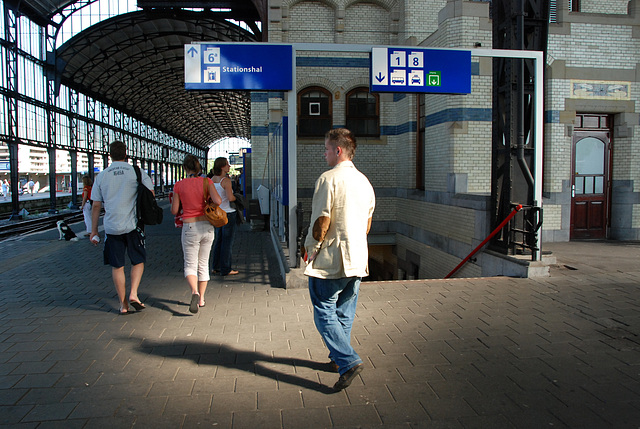 Celebration of the centenary of Haarlem Railway Station: Shadow spot