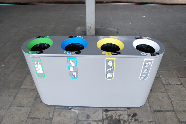 Train journey to London: Four choices for your garbage