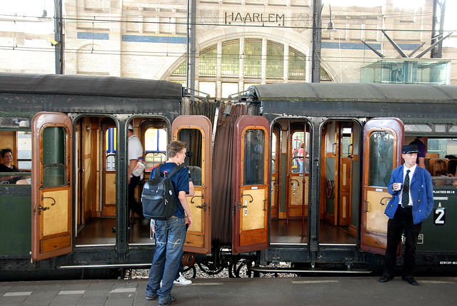 Celebration of the centenary of Haarlem Railway Station: just like the old days