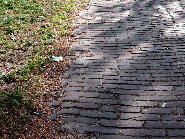 Horizontal stone road pattern