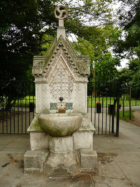 drinking fountain, lincoln's inn  fields, london