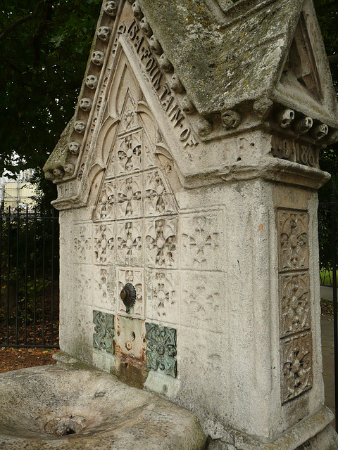 drinking fountain, lincoln's inn  fields, london